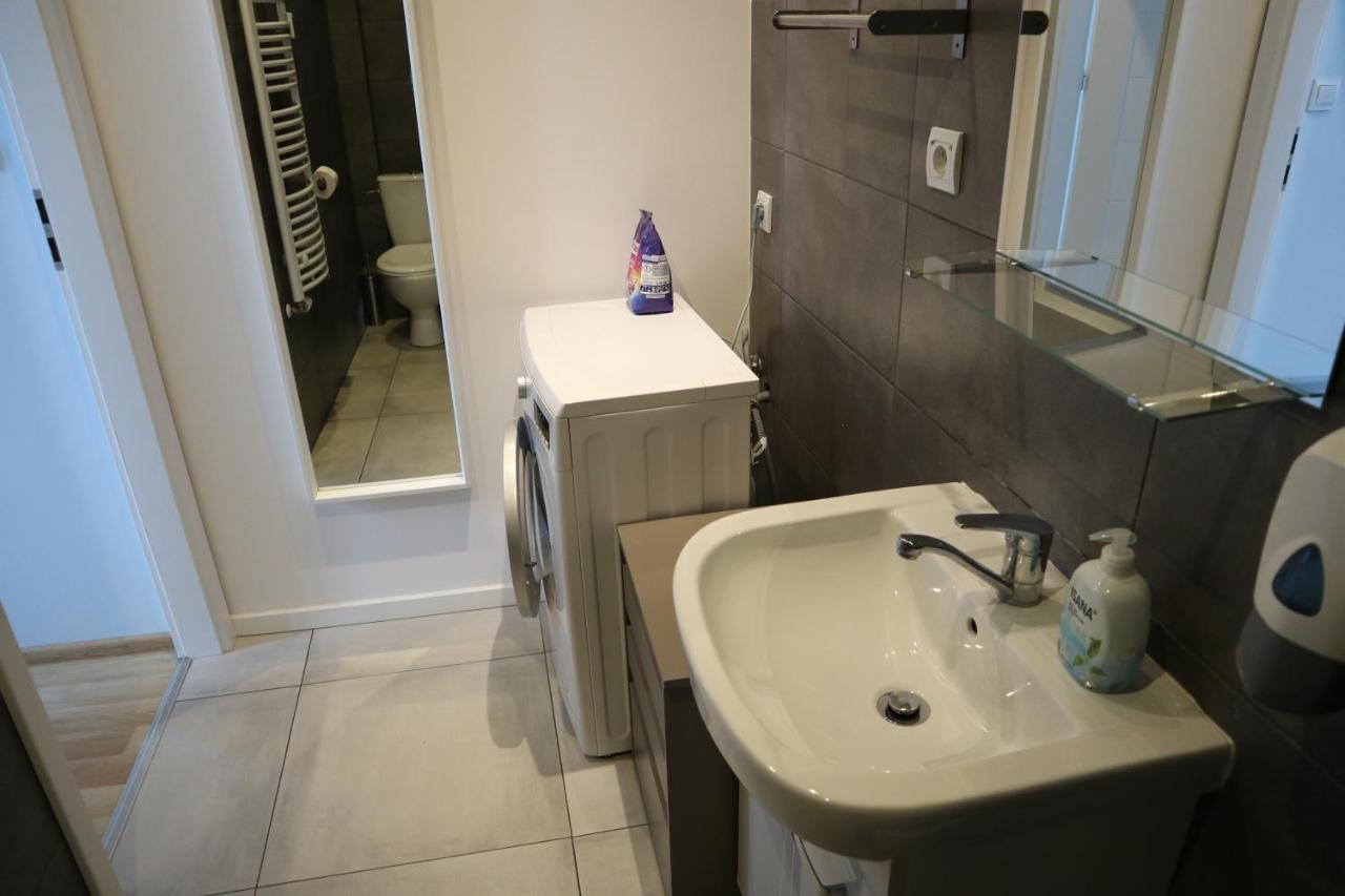 One More Night Apartment, Poznan Old Town Экстерьер фото