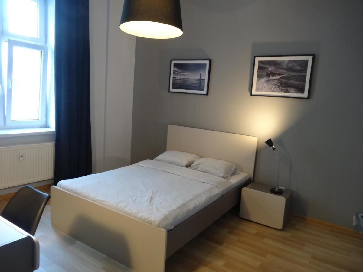 One More Night Apartment, Poznan Old Town Экстерьер фото